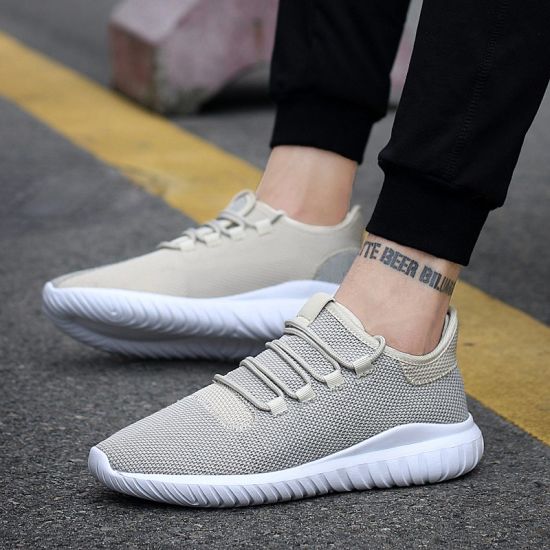 China Custom Brand Ladies Black and White Men Sneaker Women Running Air Cushion Sport Shoes of Couple Use